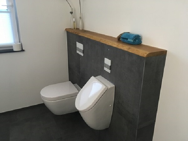 Kundenprojekt: Ablage im Badezimmer aus Eiche